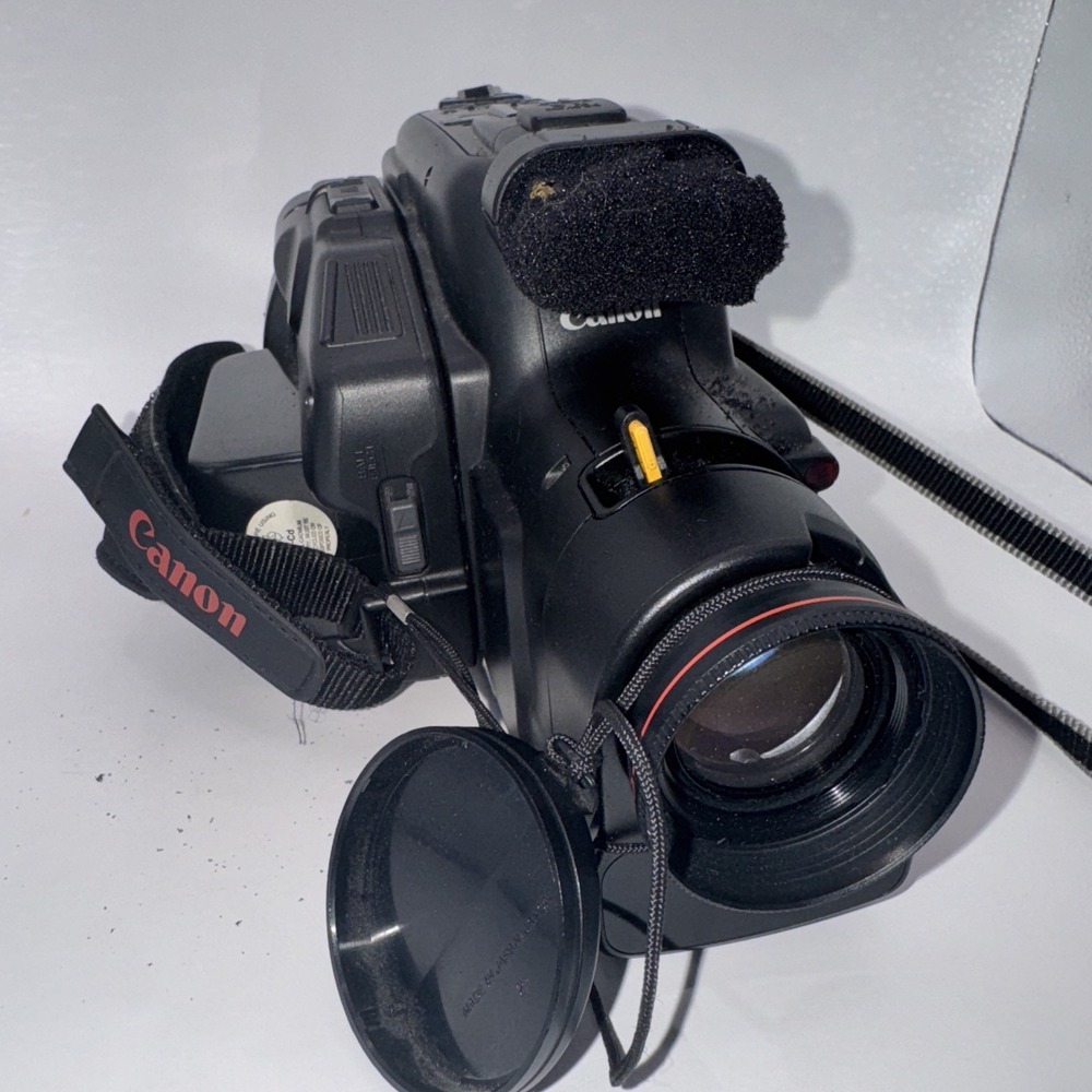 Canon E250A Camcorder Canovision plus extras in Case, w/battery&charger UNTESTED